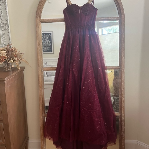 Never worn!! Burgundy prom dress from Stacees! - Picture 1 of 4